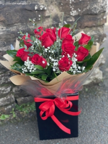 Romantic 12 or 18 or 24 roses (alternative colours available )